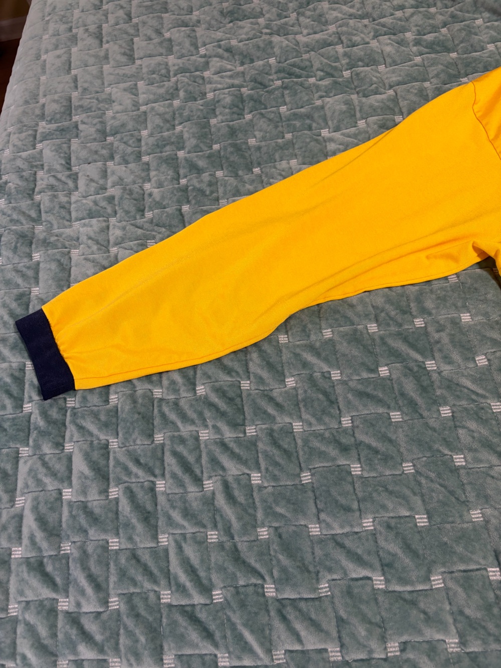 U of M Wolverines Vintage Men's XL Yellow Crewneck Jersey Shirt Long Sleeve - Picture 3 of 4